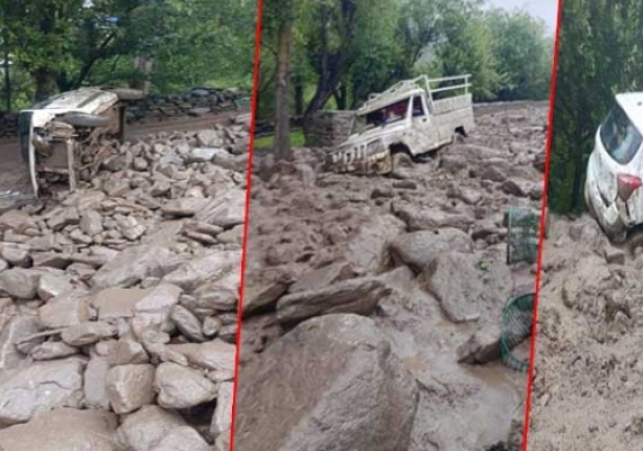 Heavy devastation due to cloudburst in Kamru Nala of Sangla tehsil, vehicles washed away.