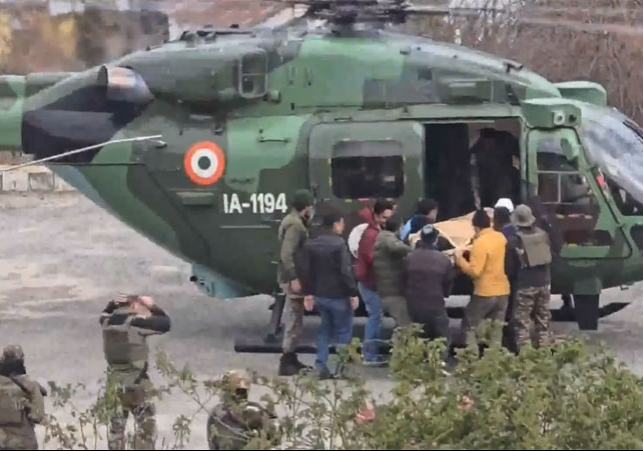 दर्दनाक! भारतीय सेना के 10 जवान शहीद; जम्मू-कश्मीर में गहरी खाई में गिरी गाड़ी, कई जवान घायल, 2-3 जवानों की हालत अभी नाजुक