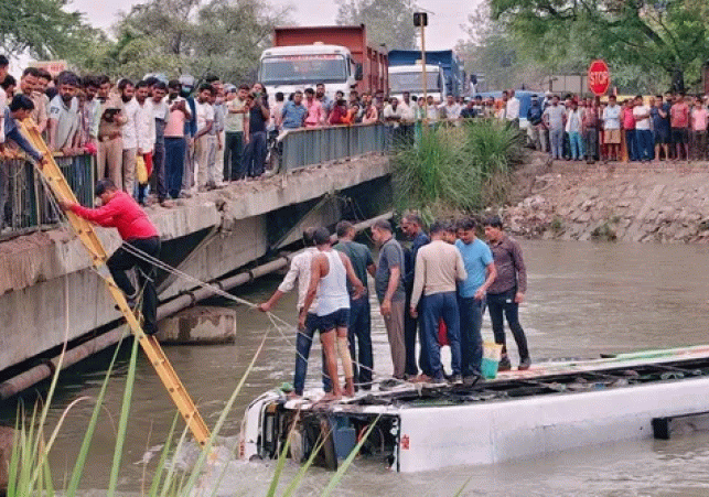 Bus Carrying Factory Workers Overturns into Canal