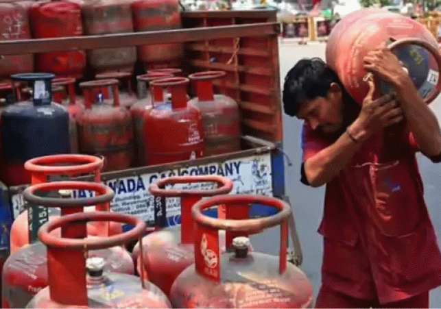 LPG Update: A major blow to crores of Ujjwala Yojana beneficiaries