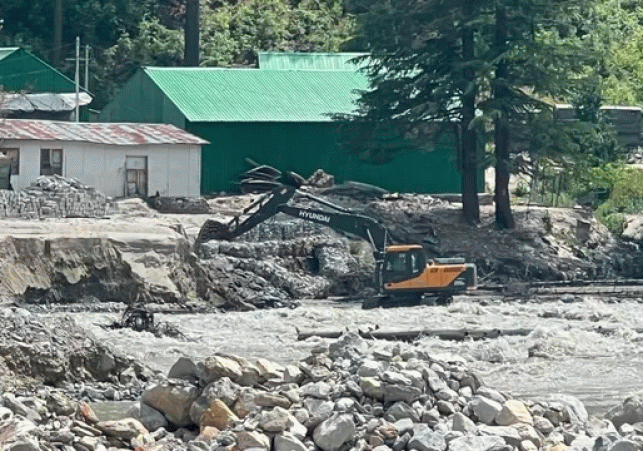 Rising water levels of the Bhagirathi pose a threat