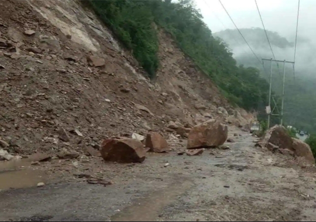 Landslide on Chandigarh Manali National Highway