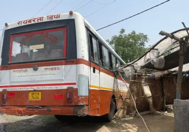 Horrific road accident on the Lucknow-Raebareli highway