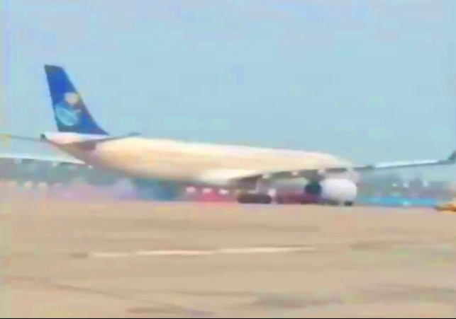 Lucknow Airport Saudi Plane Wheel Spark News Update