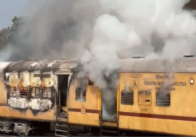  Maharashtra Passenger Train Fire News Update