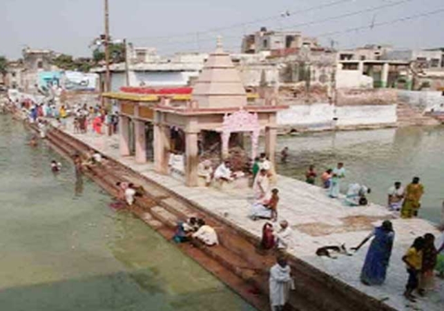 Shri Krishna-Radha had made this pool