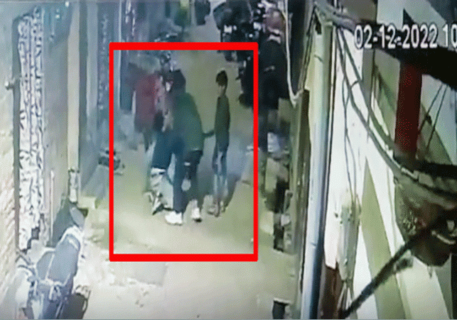 Meerut Man Died While Walking With Friends Video