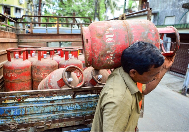Middle East War LPG Gas Cylinder Price Hike In India Breaking News