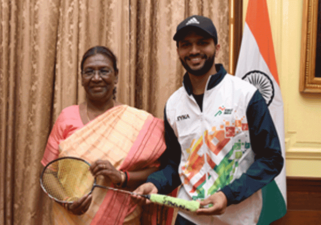 Dr. Ranjana Sharma and Sagar Rai receive awards from the President