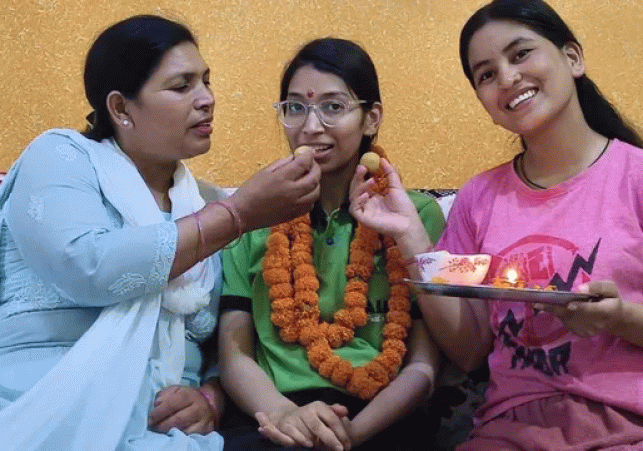 Chamoli's daughter Tanisha Bisht created history,