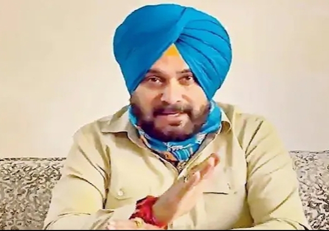 Navjot Singh Sidhu in Chandigarh PGI