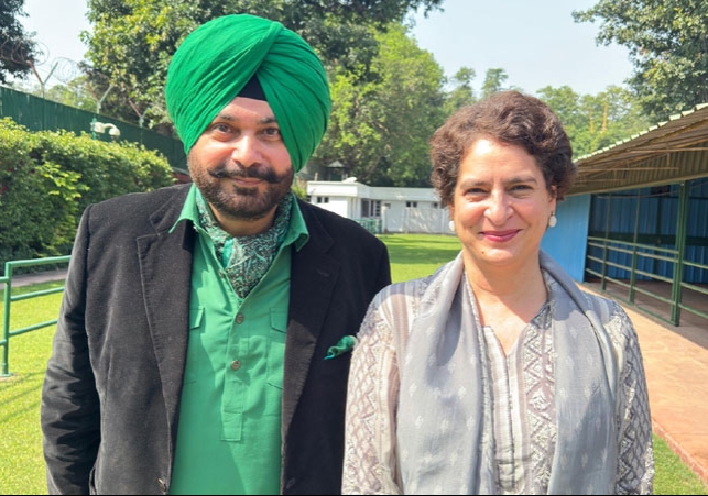 Navjot Singh Sidhu met Priyanka Gandhi in Delhi Punjab Politics