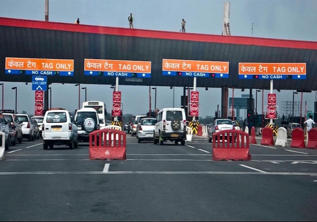 Nitin Gadkari Announced FASTag Based Annual Toll Tax Pass