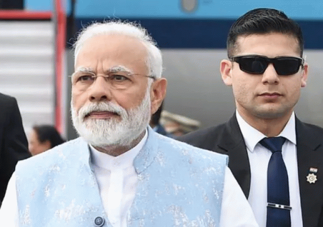 PM Modi stopped at Delhi Airport