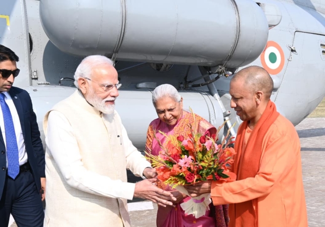 PM Modi arrives in Ayodhya Ayodhya residents welcomed 