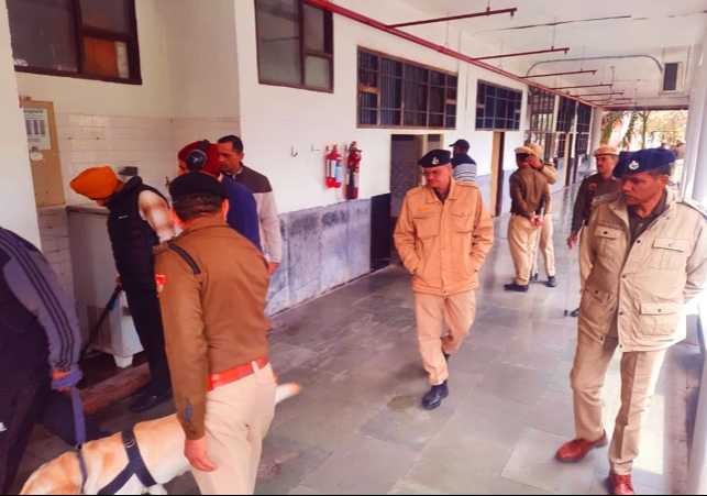 पंचकूला कोर्ट को बम से उड़ाने की धमकी; सीधे जज की ईमेल आईडी पर भेजा मैसेज, पुलिस-बम स्क्वायड के सर्च ऑपरेशन में कुछ भी नहीं मिला