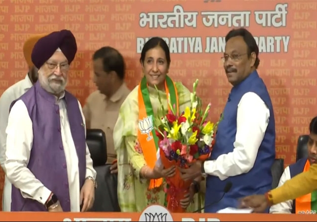 Punjab IAS Parampal Kaur Joined BJP With Husband Gurpreet Singh