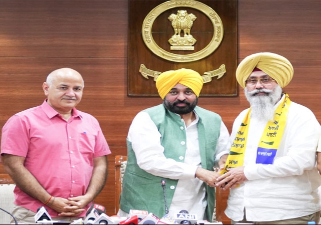Punjab SAD Big Blow Former MLA Harmeet Singh Sandhu Joins Aam Aadmi Party