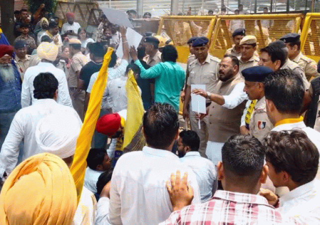 AAP protests outside BJP headquarters in Chandigarh