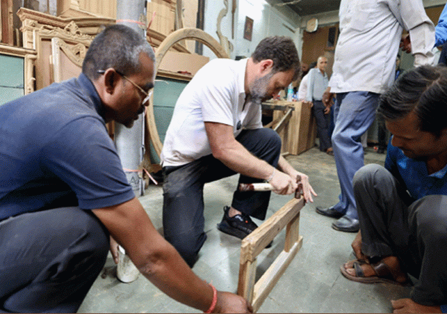 Rahul Gandhi with carpenters in Asia Largest Furniture Market Delhi