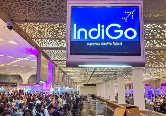 इंडिगो फ्लाइट्स संकट के बीच रेलवे का बड़ा कदम; यात्रियों के लिए 37 ट्रेनों में बढ़ाए गए 116 कोच, कई स्पेशल ट्रेनें चलाई जा रहीं  