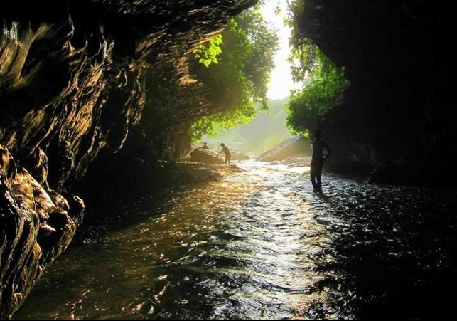 Robbers Cave in Dehradun Known As Guchhu Pani Picnic Spot
