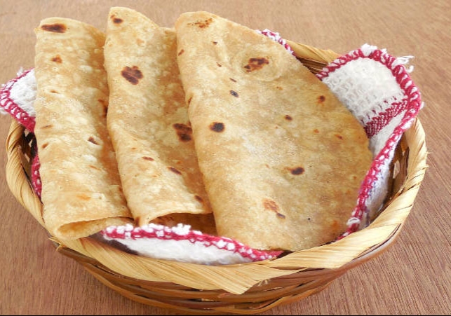 3 Roti will not serve in plate according to Vastu Shastra.