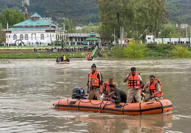 Jhelum Breach Floods Srinagar Outskirts