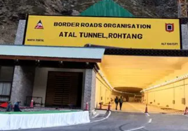Manali–Keylong Road via Atal Tunnel Reopens After 10 Days for Light Vehicles