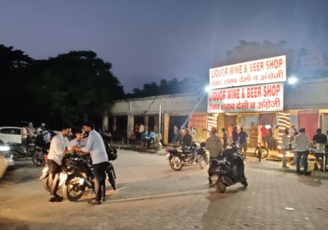 Liquor Sold Openly Near Police Post at Chandigarh-Mohali Border