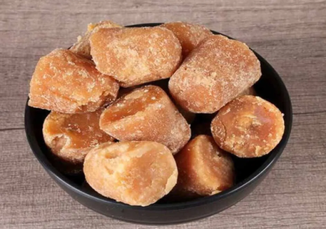 How to Identify Fake Jaggery at Home | Easy Tests for Pure Gur
