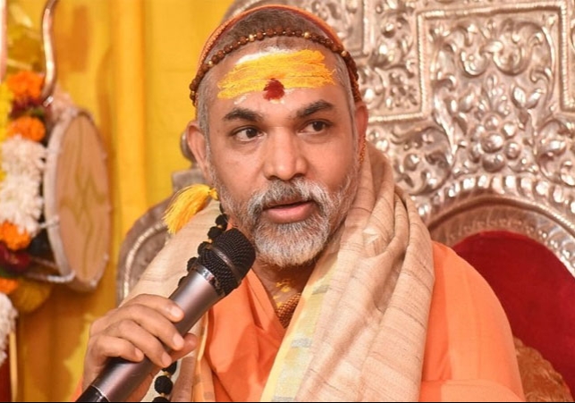 प्रयागराज संगम तट पर भारी बवाल; पवित्र स्नान के लिए जा रहे शंकराचार्य अविमुक्तेश्वरानंद को रोकने पर शिष्यों और पुलिस में झड़प, वीडियो