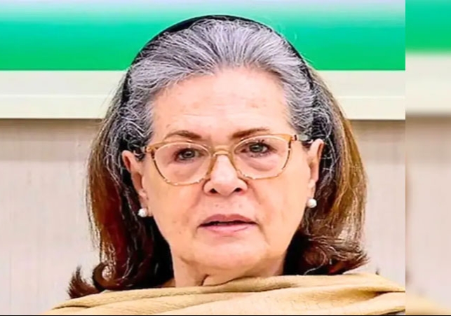 सोनिया गांधी की तबीयत बिगड़ी; आनन-फानन में अस्पताल में कराया गया भर्ती, डॉक्टरों की निगरानी में, जानिए अभी कैसी है स्थिति