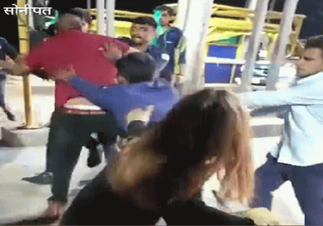 Sonipat Toll Staff-Couple Fight