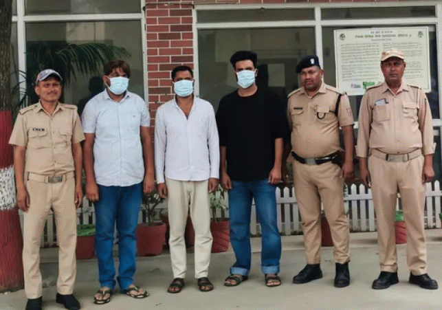 Roorkee: Moving Car Converted into a Betting Lab