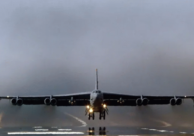 US B-52 bomber crashes in California