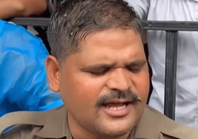 Uttarakhand Police constable reaches Jantar Mantar