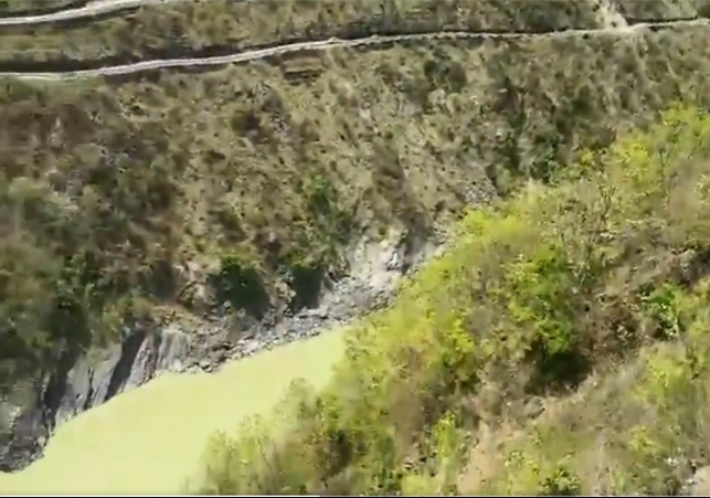 Uttarakhand Devprayag Car Falls into Deep Gorge Video News