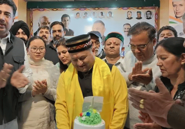 Rumours of a third front gain momentum in Himachal