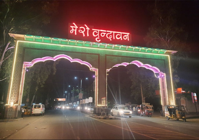 नए साल पर जा रहे वृंदावन तो पहले जान लें ट्रैफिक प्लान; इन वाहनों की एंट्री पर लगाई गई रोक, सिविल ड्रेस में पुलिस जवान तैनात रहेंगे