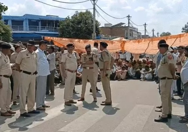 Highway jammed after the death of a youth in Bhiwani