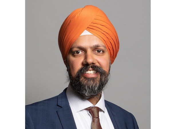 Calls to Ban Sikh Kirpans Rejected in UK Following Murder