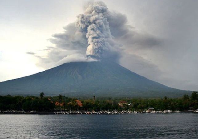 Delhi-Bali Flight Returns Mid-Way Due to Volcanic Eruption Near Bali Airport