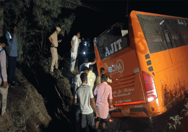 Four people died and others were injured in a horrific accident near Shimla village on Hisar Chandig
