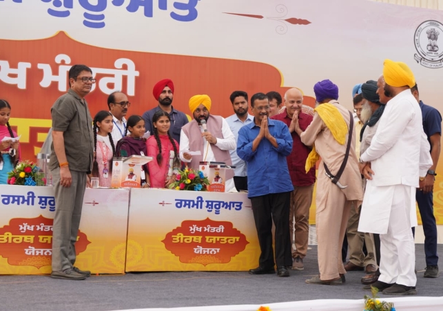 CM Mann locks RTO office in presence of Arvind Kejriwal