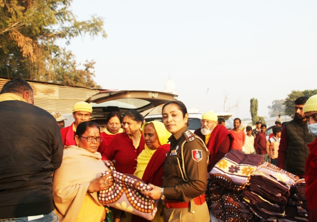 Warm Blankets Distributed in Chandigarh