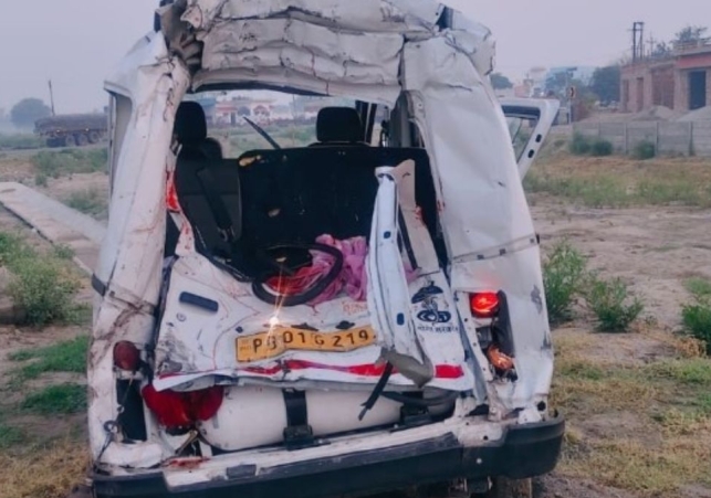 Horrific road accident on Ganga Expressway