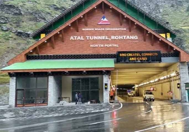 HC strict on garbage near Atal Tunnel, called for reply from Chief Secretary and DC