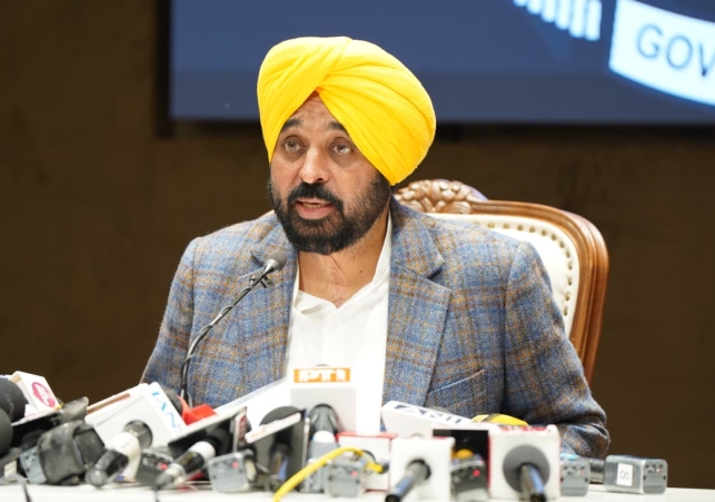 Without VIP Security, Mann Reaches Bus Stand