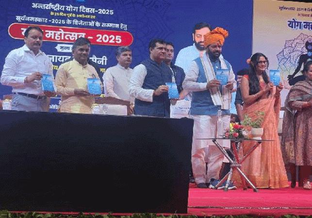Hon'ble Chief Minister Shri Nayab Singh Saini released the book The Daily Pause